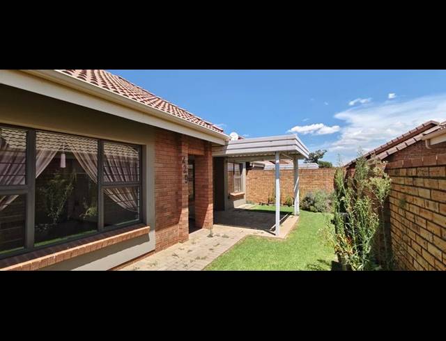 3 BEDROOM TOWNHOUSE FOR SALE IN POMONA